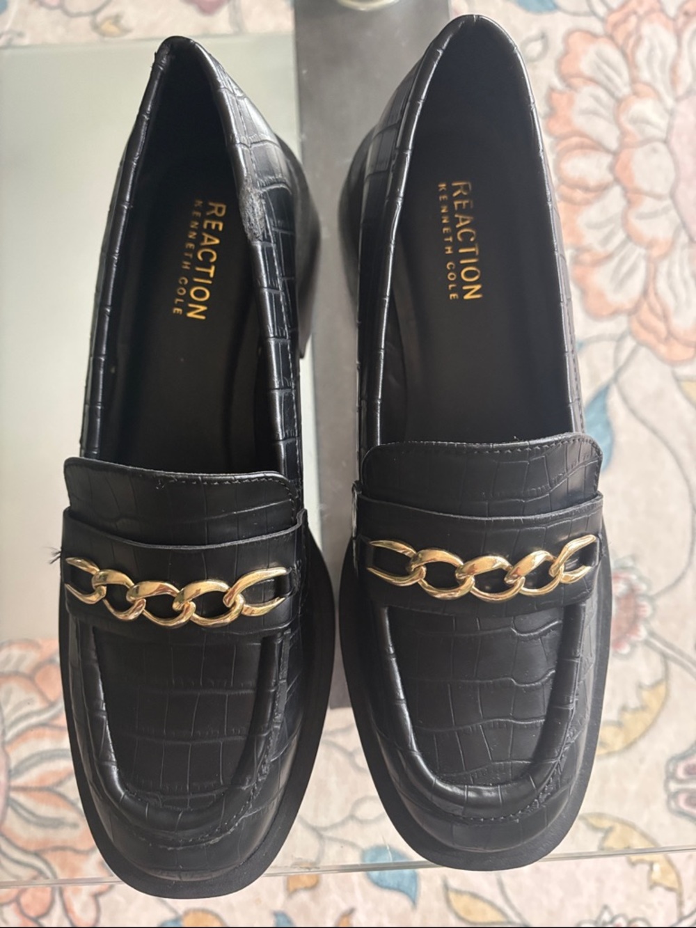 Reaction Kenneth Cole Black Croc-Embossed Loafers with Gold Chain